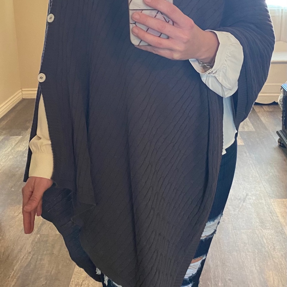 Boutique poncho with buttons